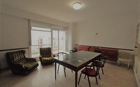 Excelente departamento con balcón terraza